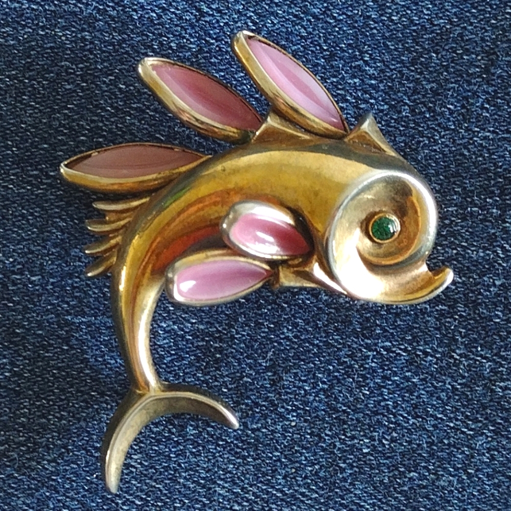 1950s Alfred Philippe for Trifari Poured Glasss Petalettes Flying Fish Brooch